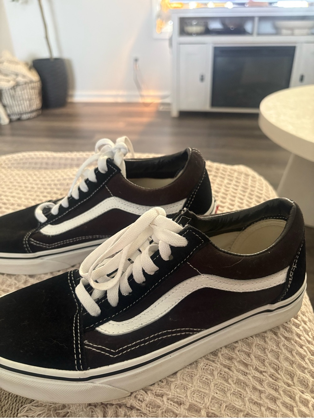 Vans Women's Low-Top Sneakers in Black and White